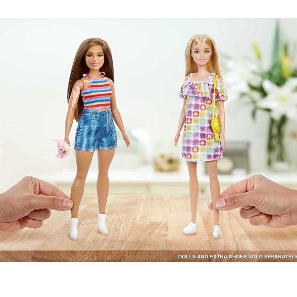 Confezione Barbie di abiti e accessori Barbie Look Gonna Jeans/canotta  Rainbow MTTGWF04 di Mattel